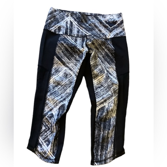 Lululemon Hot To Street crop Mesh Leggings - Picture 3 of 10